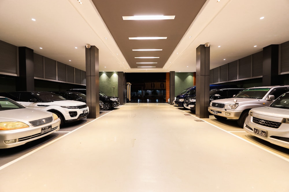 hlaine tet hotel
