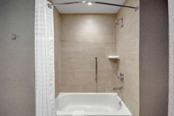 embassy suites by hilton jonesboro red wolf convention center