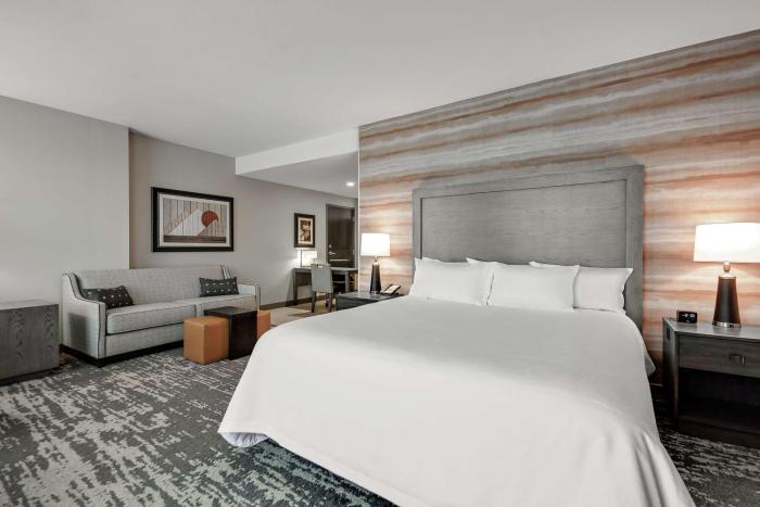 embassy suites by hilton jonesboro red wolf convention center