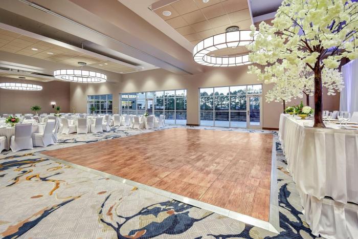 embassy suites by hilton jonesboro red wolf convention center