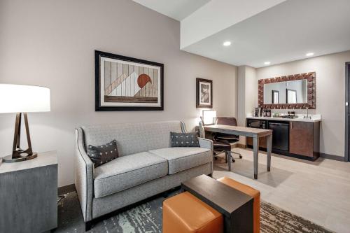 embassy suites by hilton jonesboro red wolf convention center