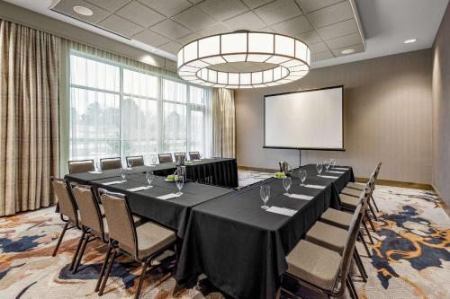 embassy suites by hilton jonesboro red wolf convention center
