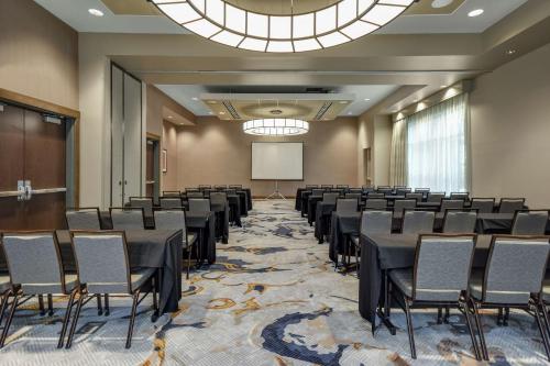 embassy suites by hilton jonesboro red wolf convention center