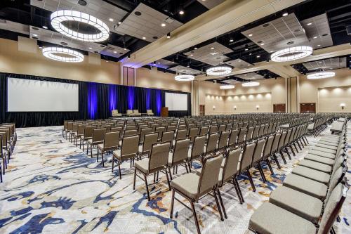 embassy suites by hilton jonesboro red wolf convention center