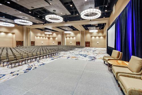 embassy suites by hilton jonesboro red wolf convention center
