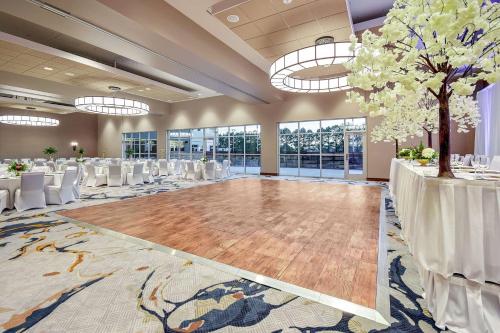 embassy suites by hilton jonesboro red wolf convention center