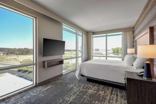 embassy suites by hilton jonesboro red wolf convention center