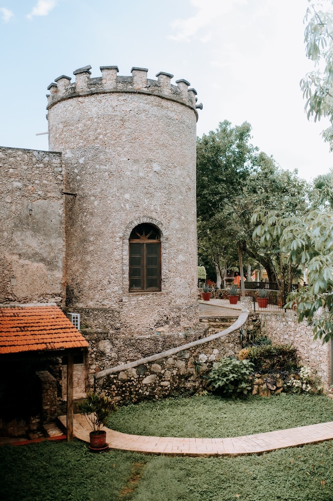 hacienda kaan ac
