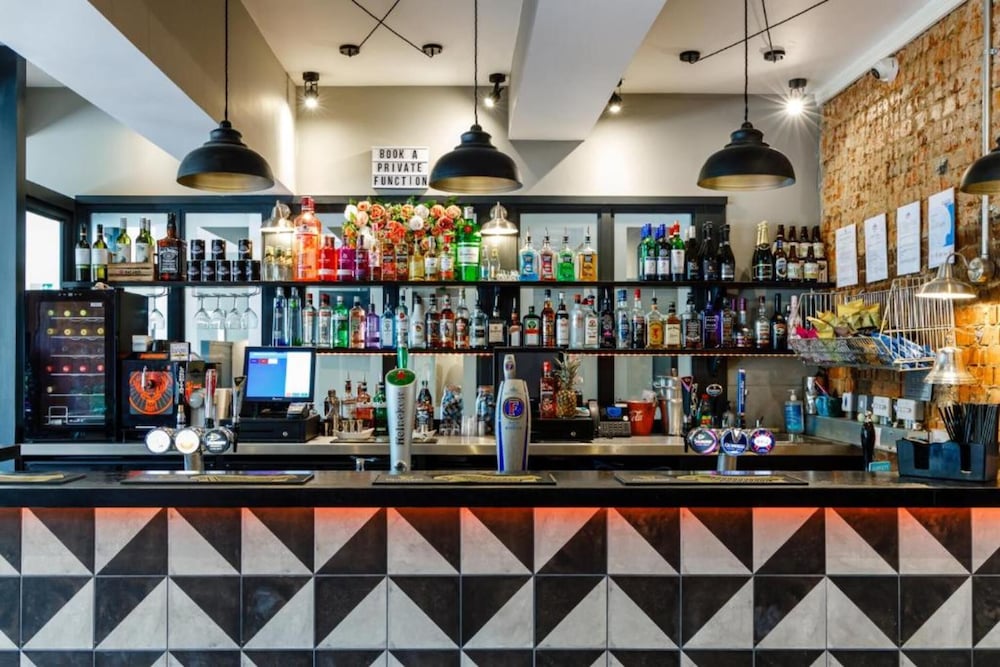 oyo ruby pub and hotel