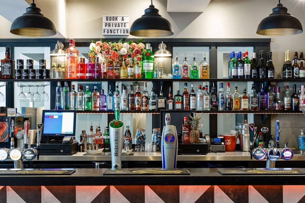 oyo ruby pub and hotel