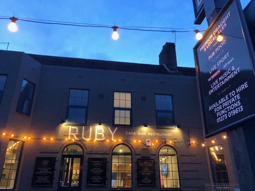 oyo ruby pub and hotel