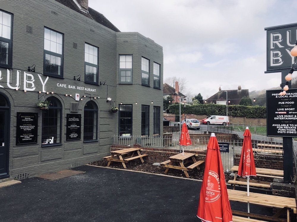 oyo ruby pub and hotel