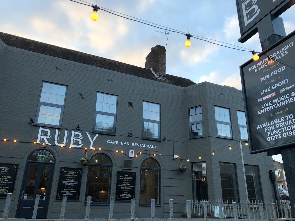 oyo ruby pub and hotel
