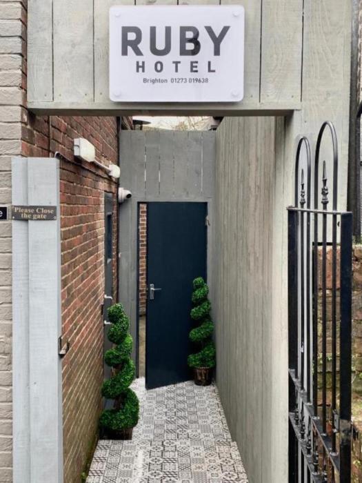 oyo ruby pub and hotel