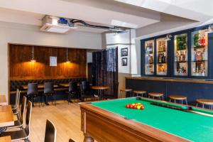 oyo ruby pub and hotel