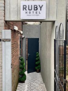 oyo ruby pub and hotel