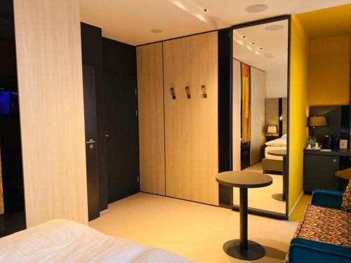 hotel color