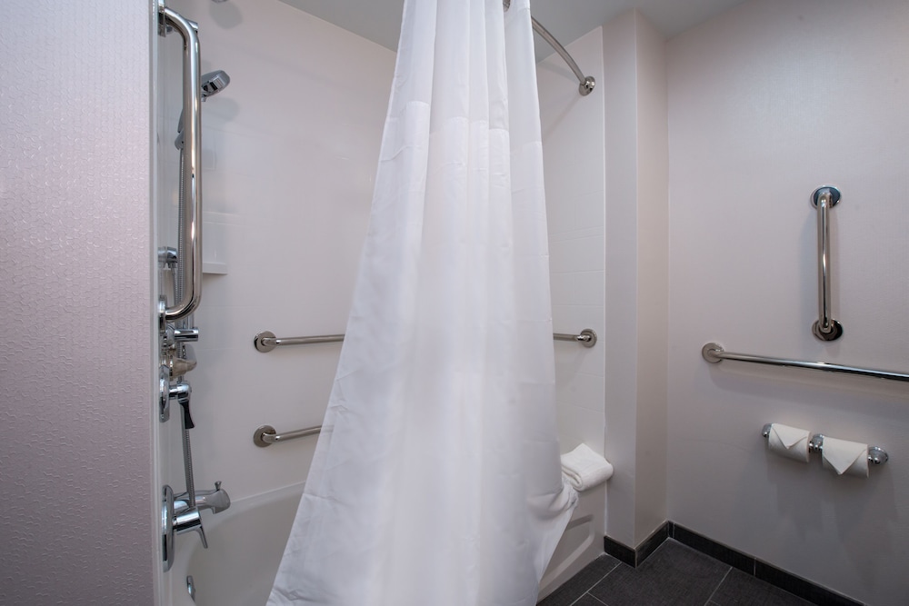 hampton inn and suites winston salem downtown