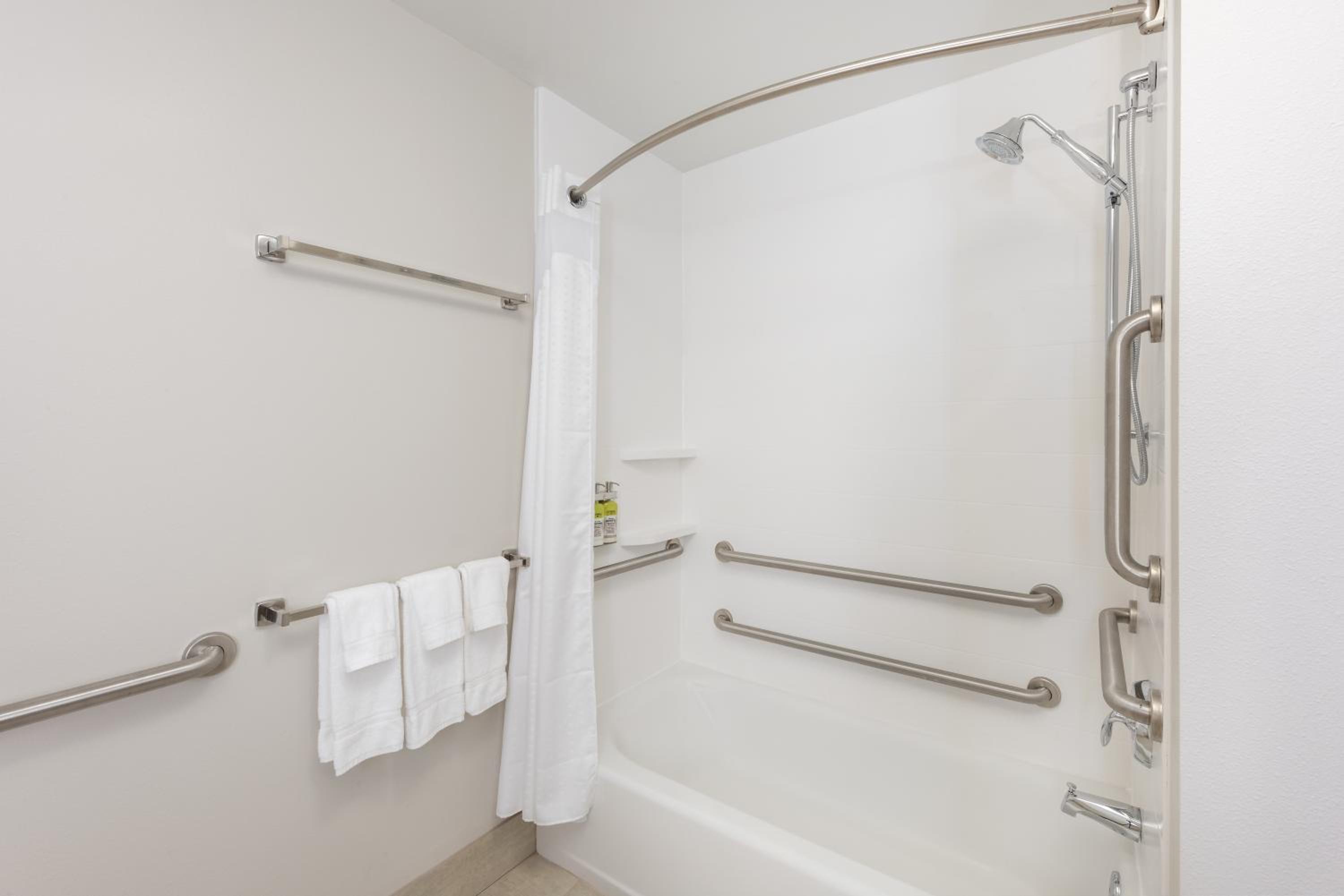 holiday inn express and suites ottawa an ihg hotel