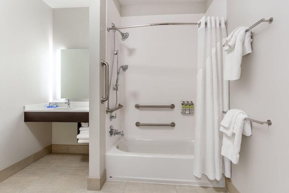 holiday inn express and suites ottawa an ihg hotel