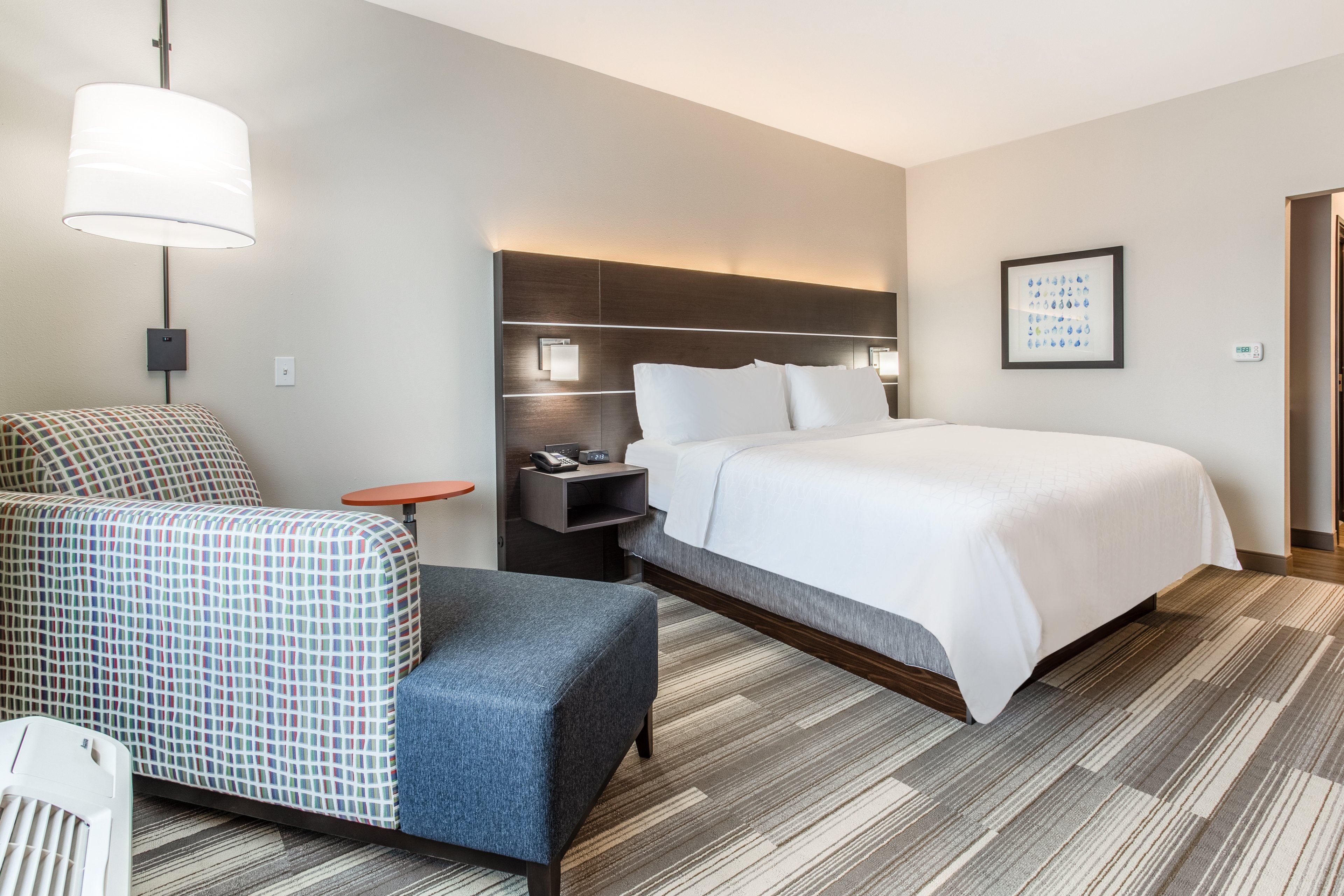 holiday inn express and suites ottawa an ihg hotel