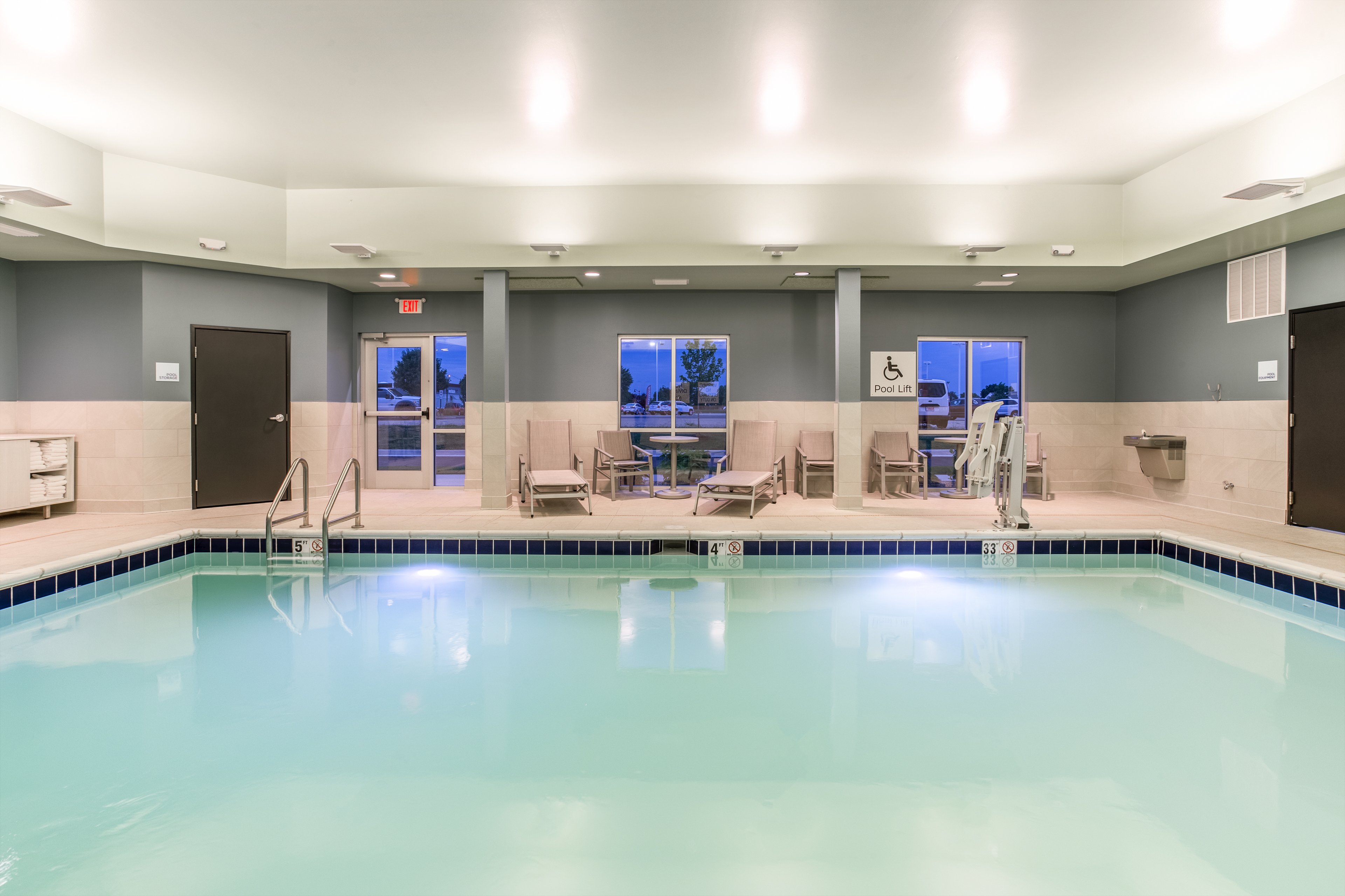 holiday inn express and suites ottawa an ihg hotel