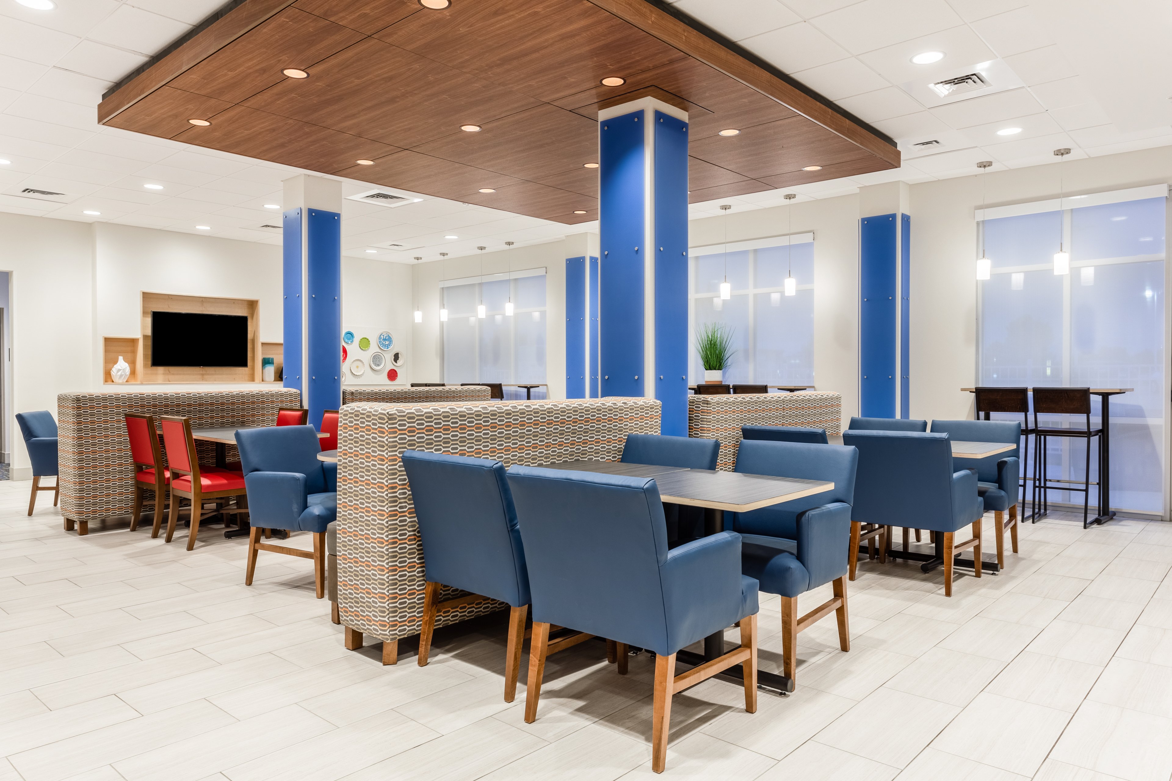 holiday inn express and suites ottawa an ihg hotel