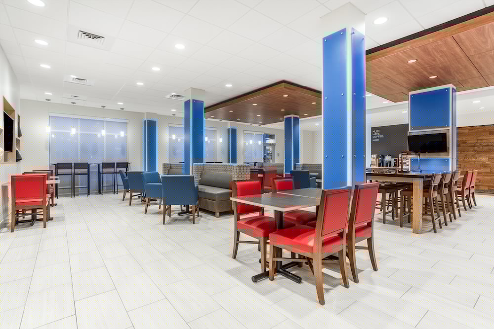 holiday inn express and suites ottawa an ihg hotel
