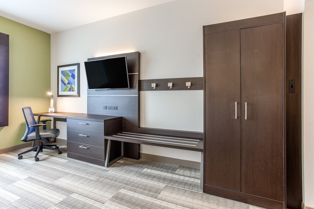 holiday inn express and suites ottawa an ihg hotel