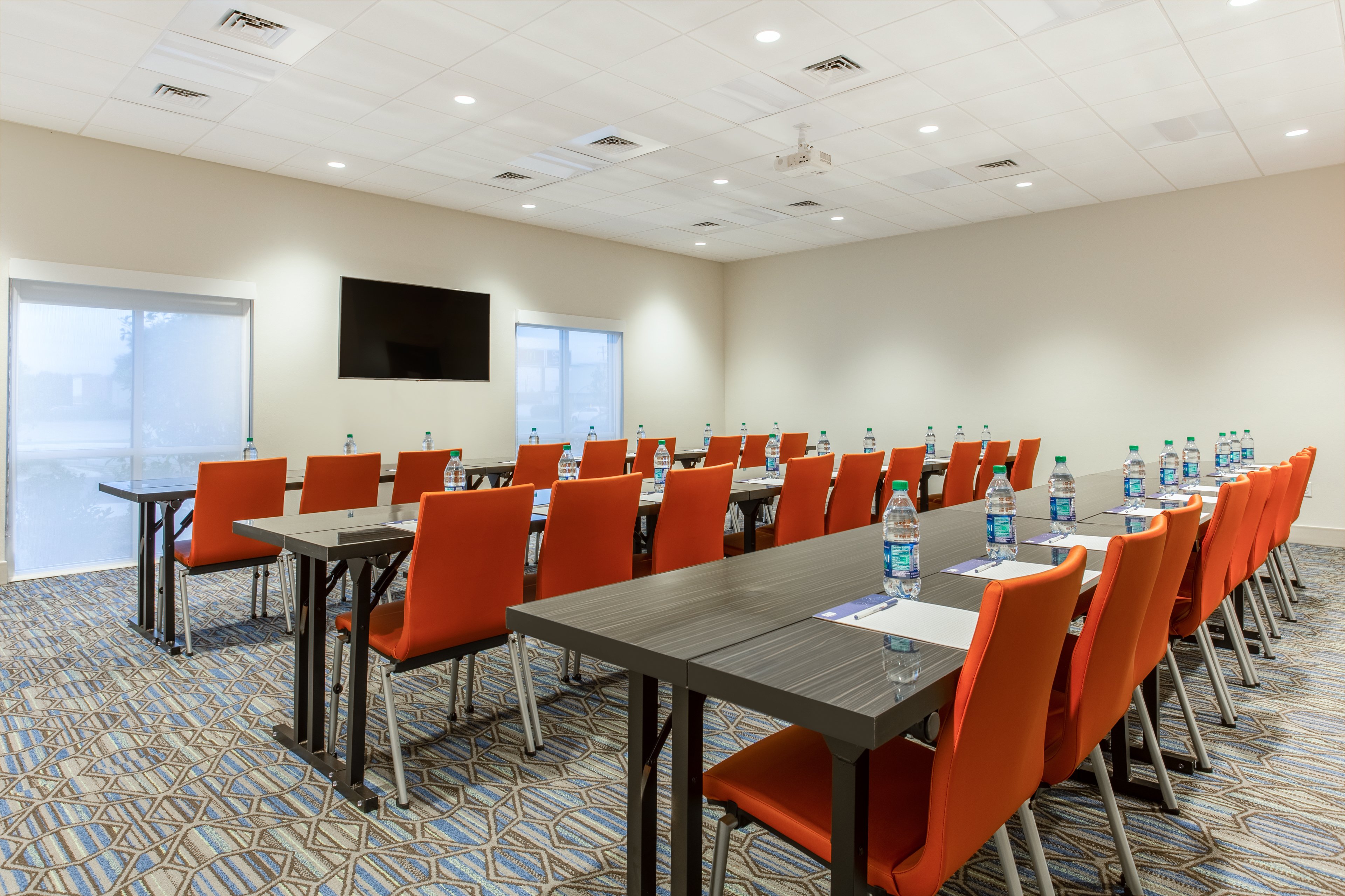 holiday inn express and suites ottawa an ihg hotel