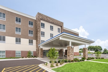 Holiday Inn Express & Suites Ottawa, An Ihg Hotel,Oglesby>>La Salle,2.5 star