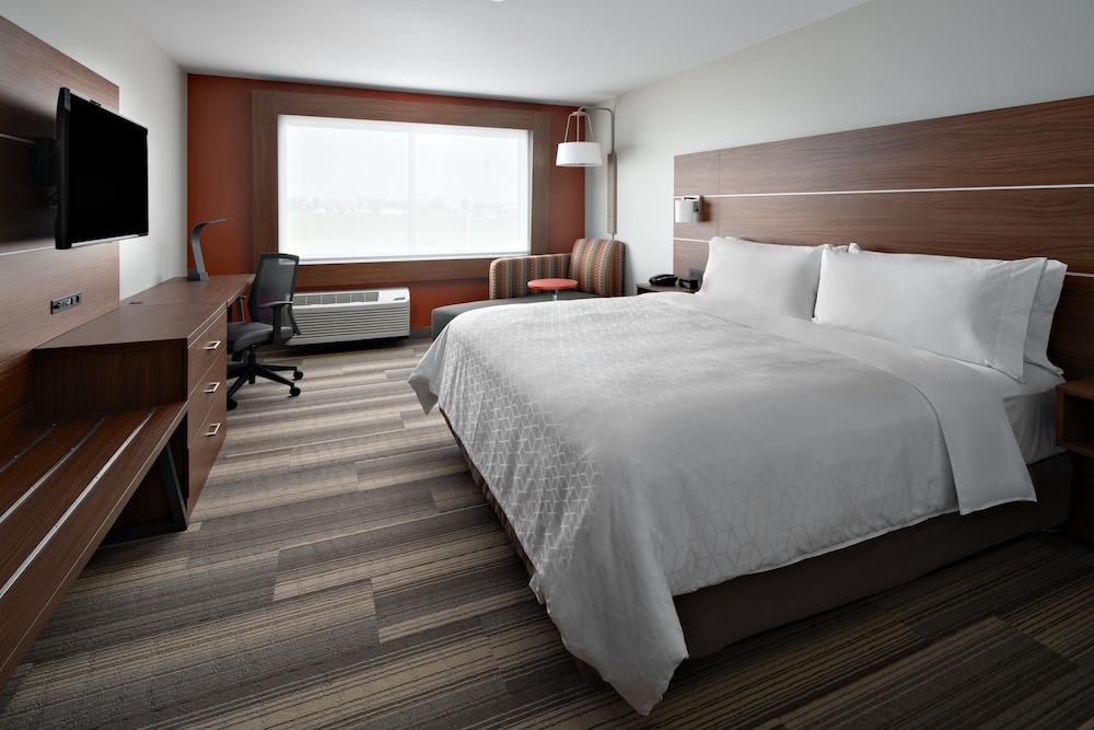 holiday inn express and suites elkhorn lake geneva
