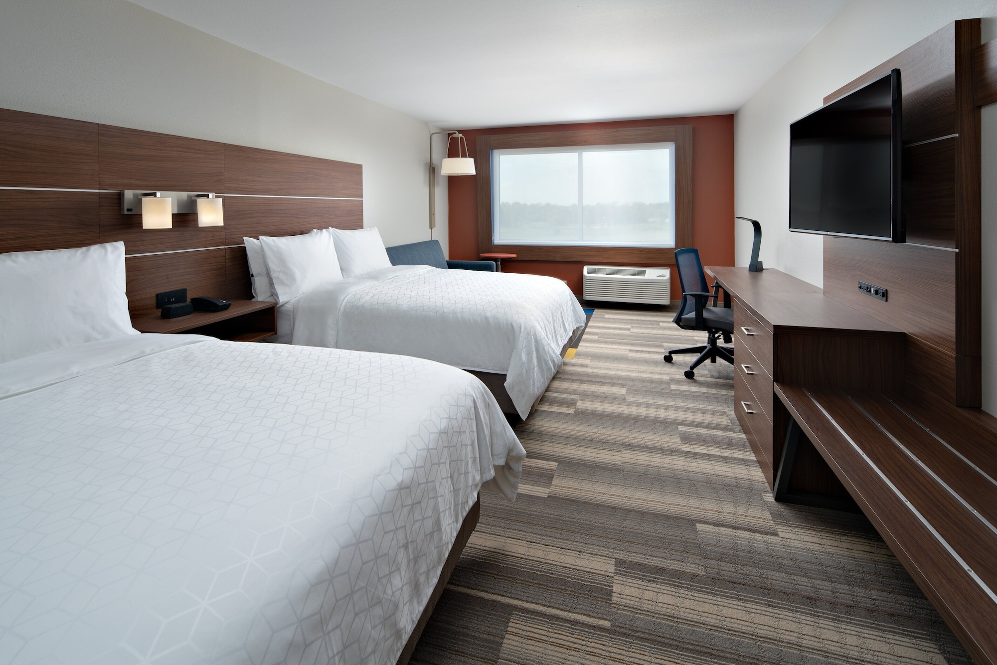 holiday inn express and suites elkhorn lake geneva