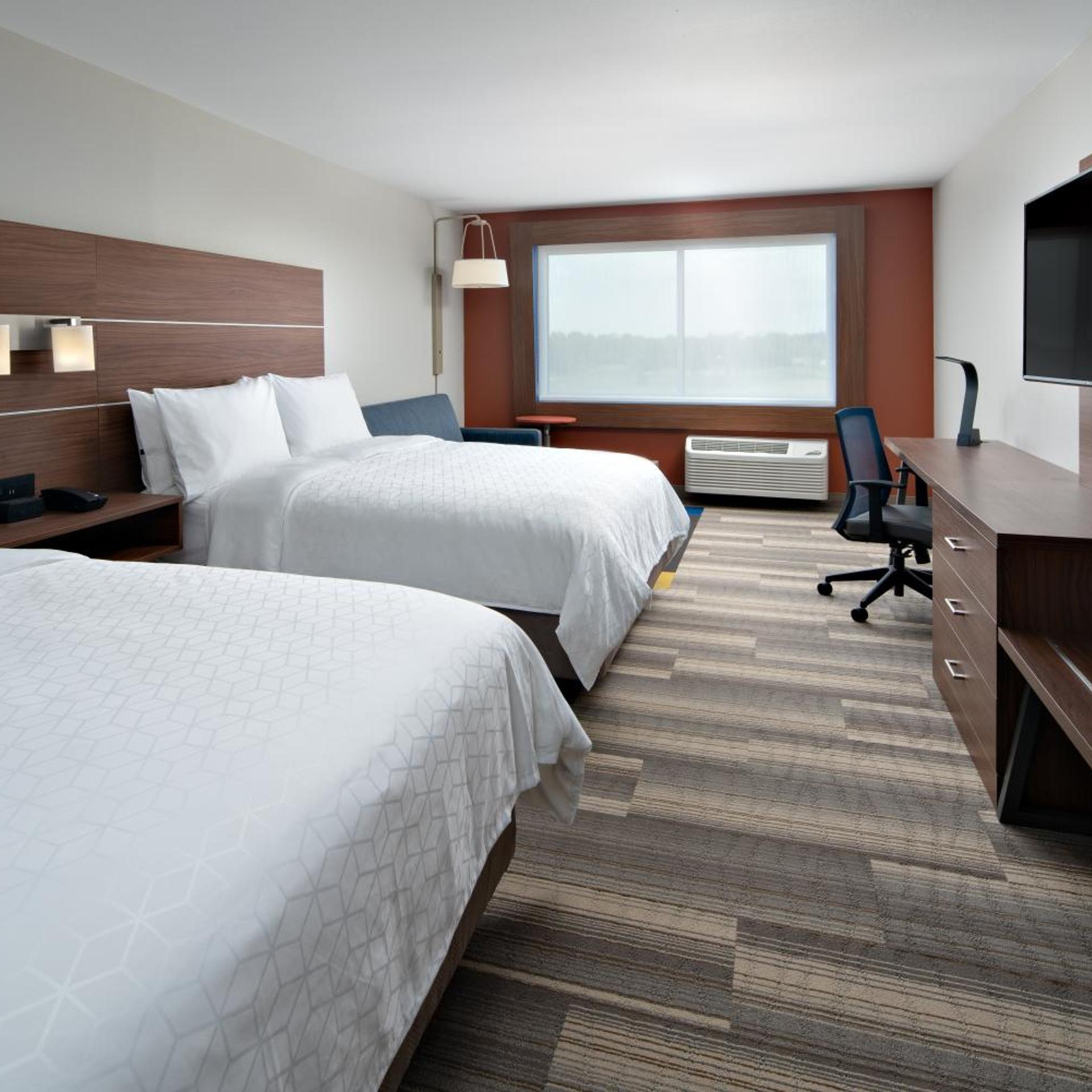 holiday inn express and suites elkhorn lake geneva