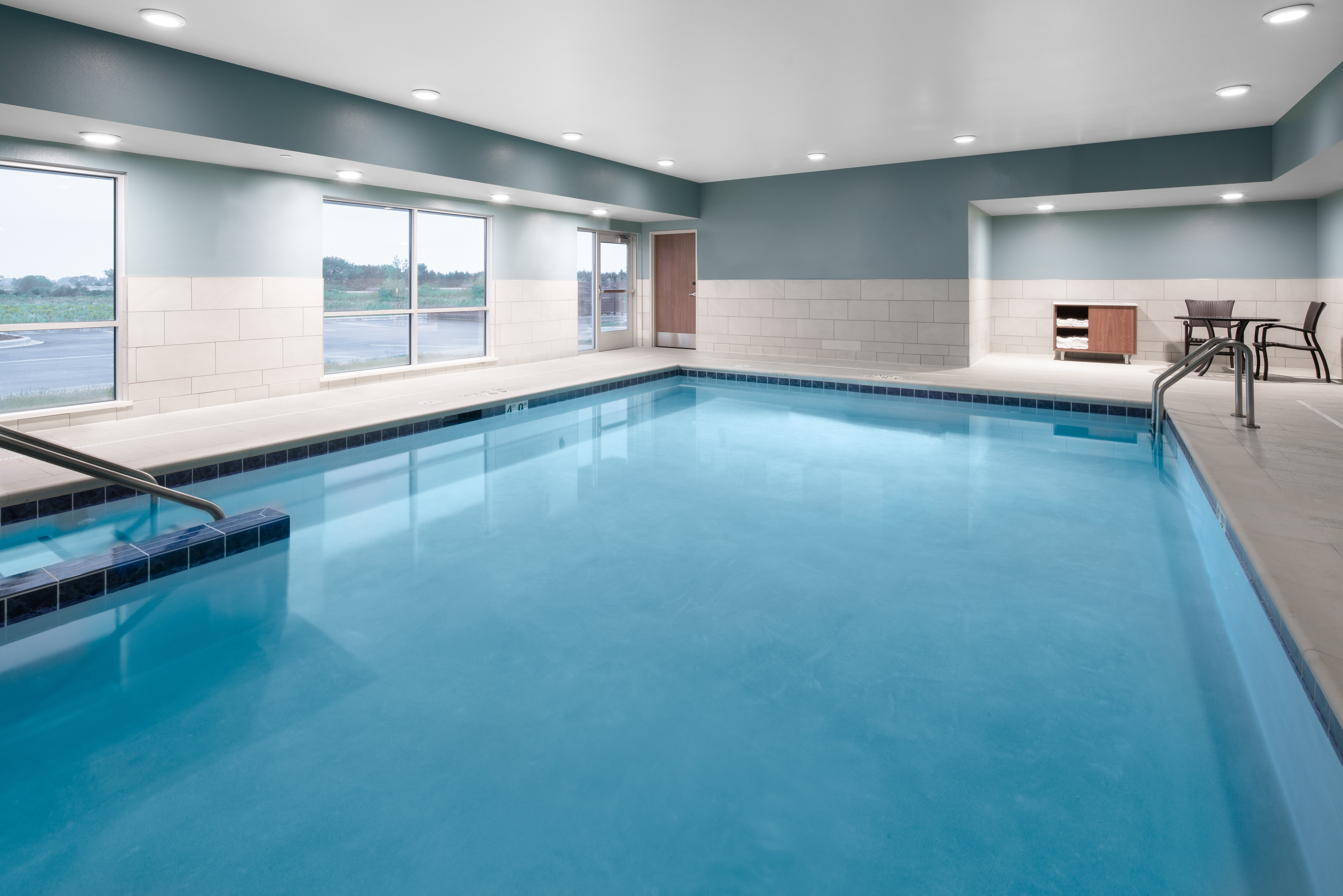 holiday inn express and suites elkhorn lake geneva