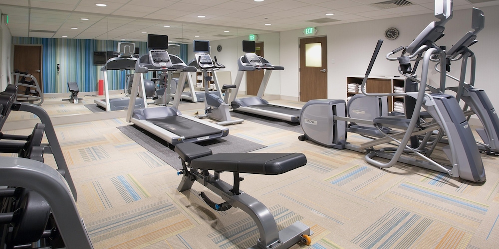 holiday inn express and suites elkhorn lake geneva