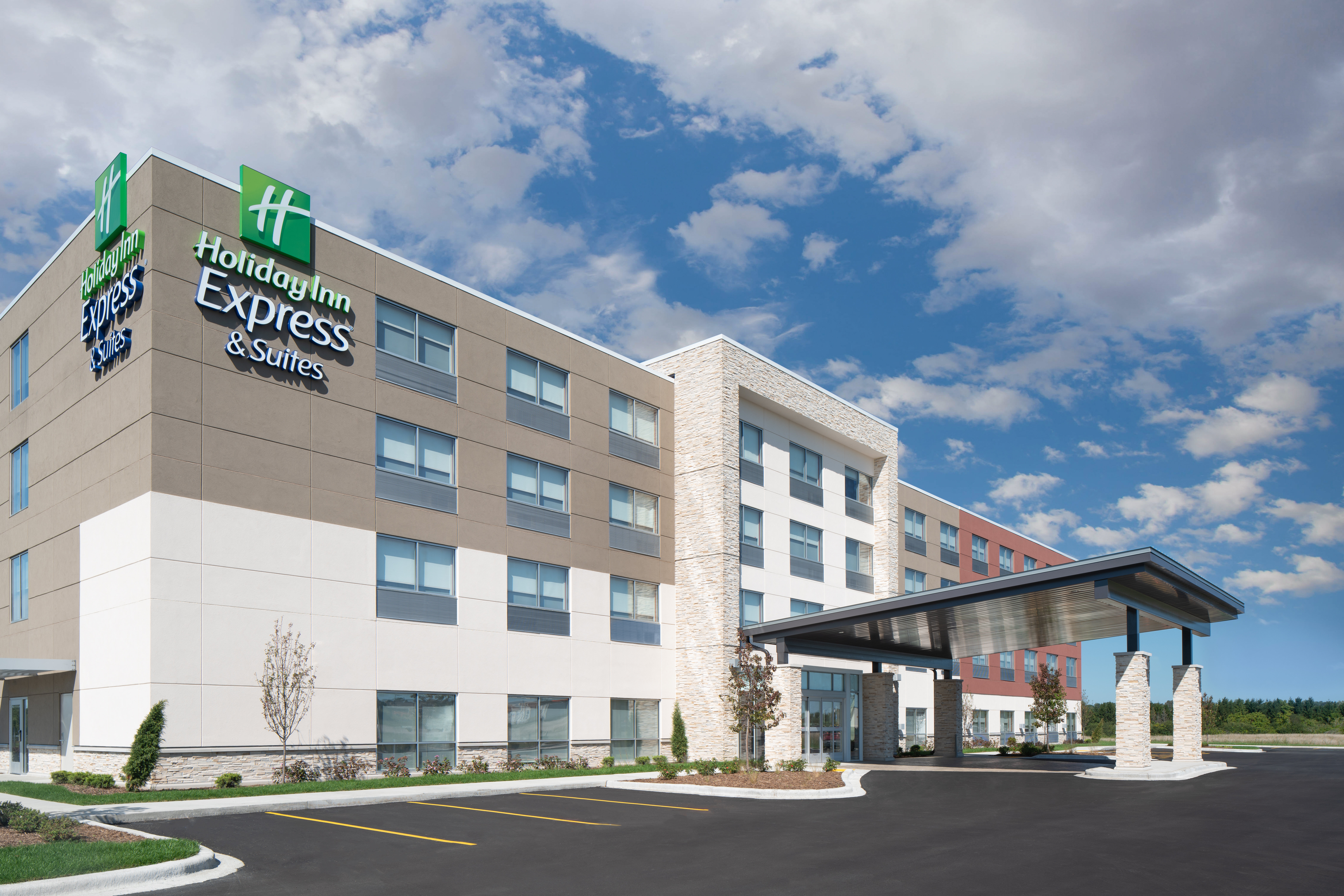 holiday inn express and suites elkhorn lake geneva