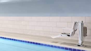 Holiday Inn Express & Suites Elkhorn - Lake Geneva,Janesville>>Elkhorn,2.5 star