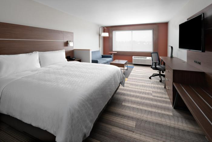 holiday inn express and suites elkhorn lake geneva