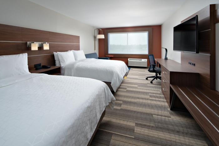 holiday inn express and suites elkhorn lake geneva