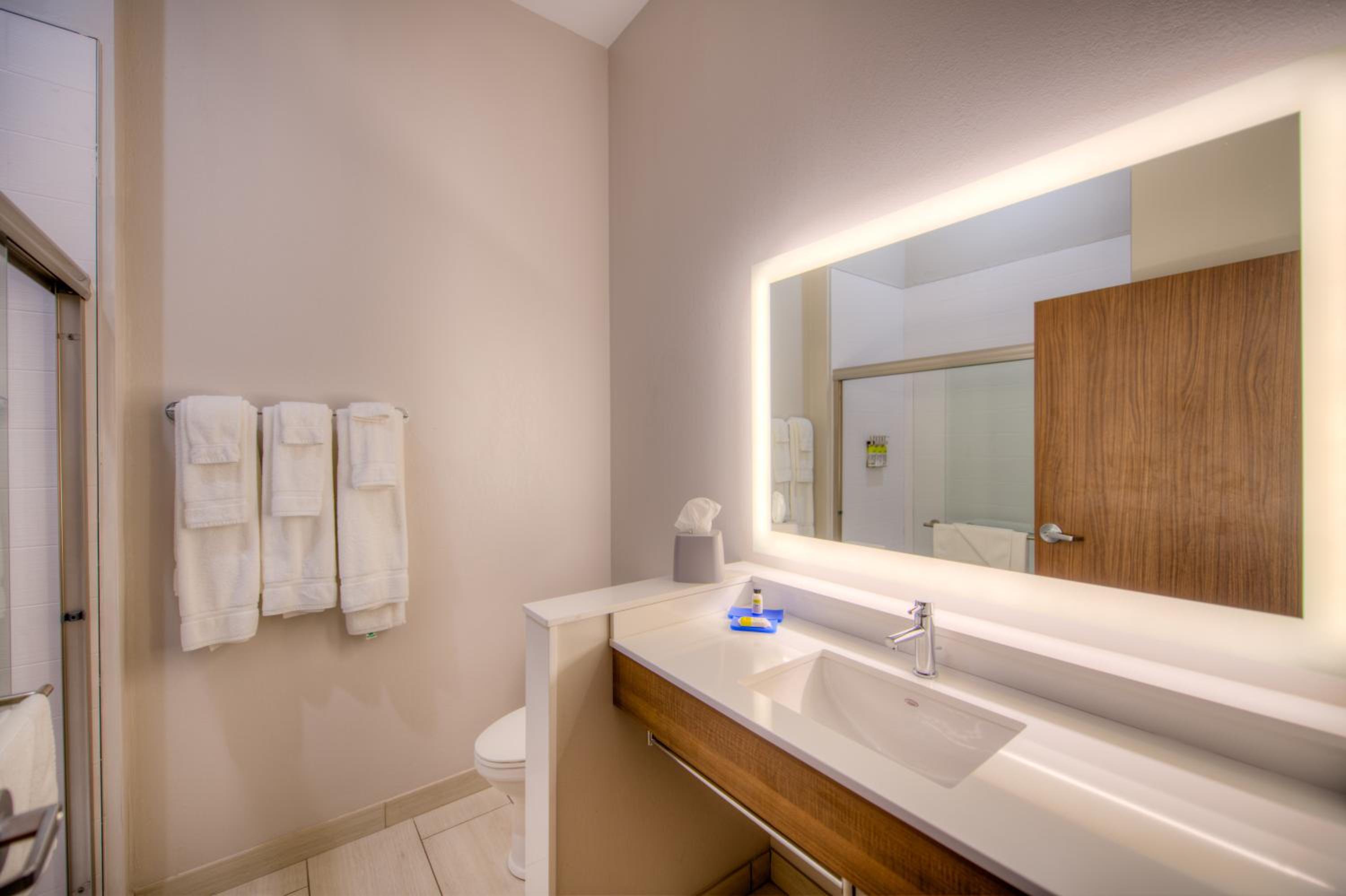 holiday inn express and suites remington an ihg hotel