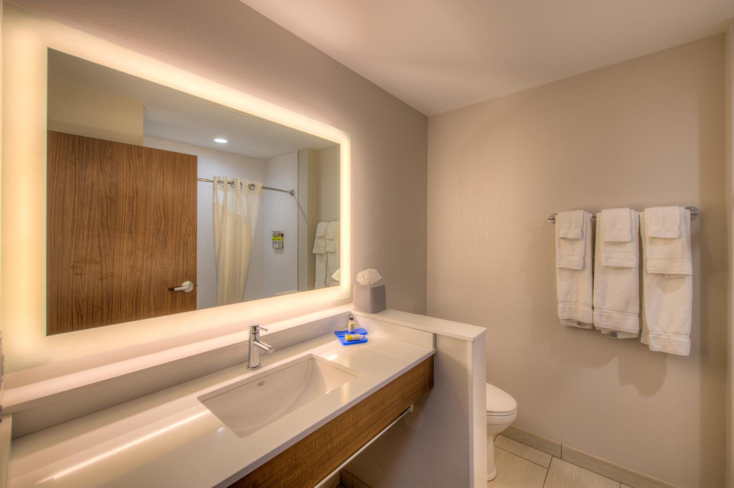 holiday inn express and suites remington an ihg hotel