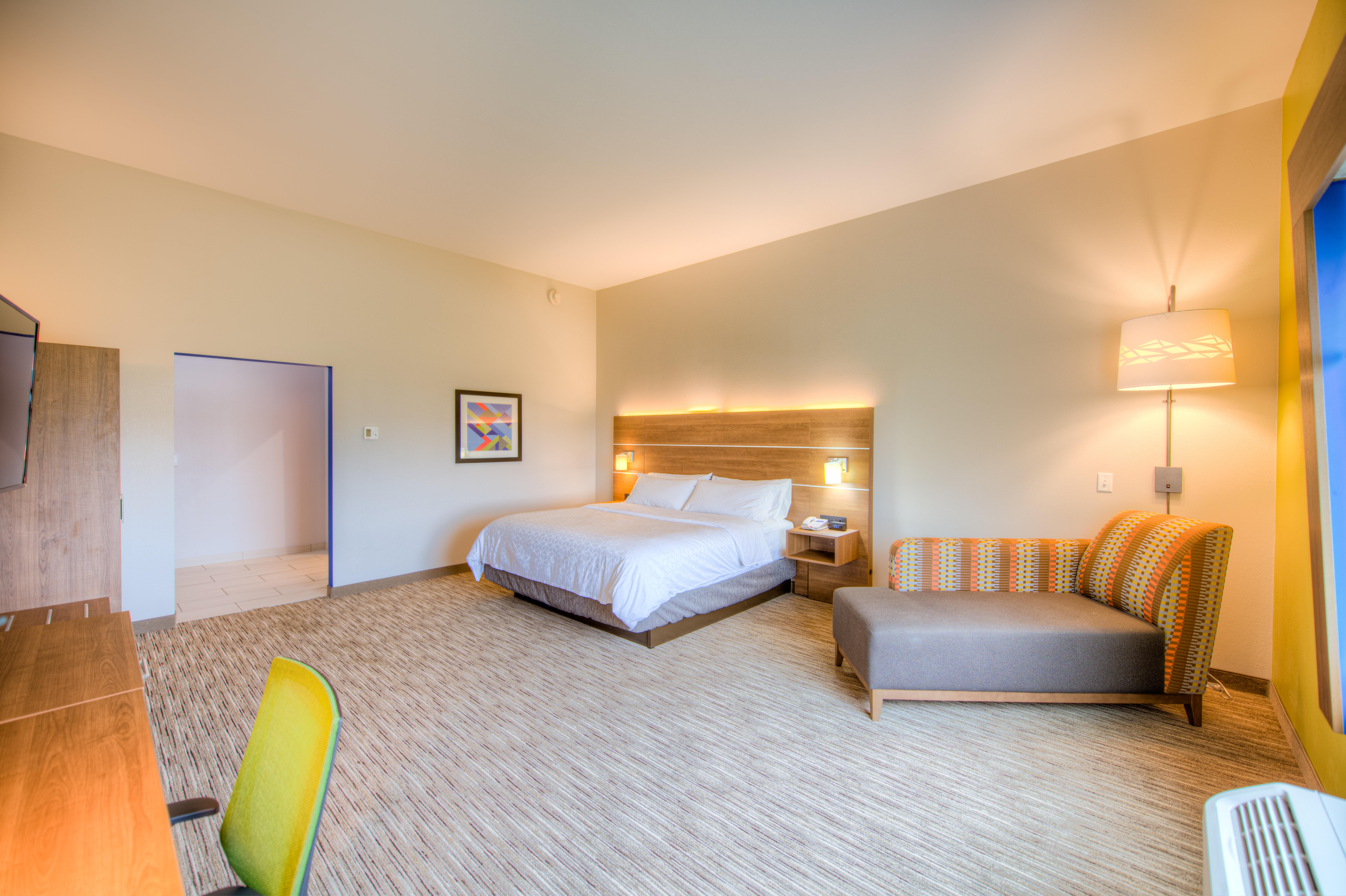 holiday inn express and suites remington an ihg hotel