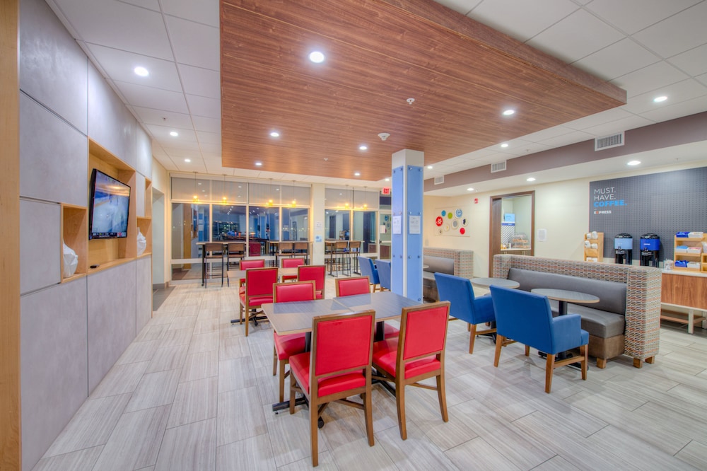 holiday inn express and suites remington an ihg hotel