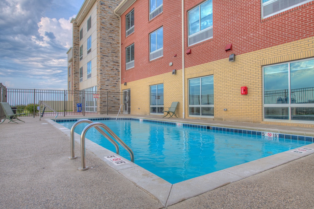 holiday inn express and suites remington an ihg hotel