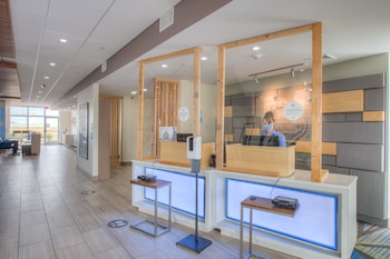 holiday inn express and suites remington an ihg hotel