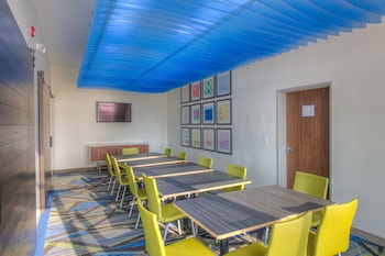 holiday inn express and suites remington an ihg hotel
