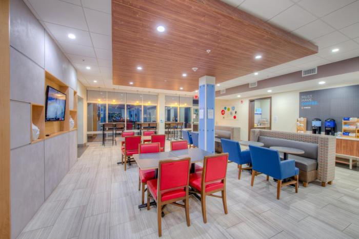 holiday inn express and suites remington an ihg hotel