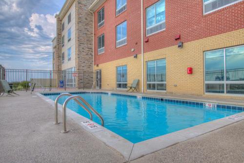 holiday inn express and suites remington an ihg hotel