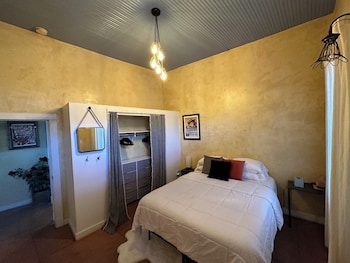 painted lady bed and brew